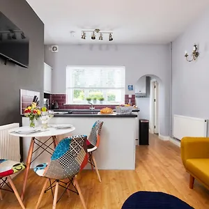 Delven House, 1 - Self Check-in, Self-catering Serviced For East Midlands Airport Apartment