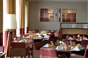 Village Hotel Chester St David'S Ewloe 4*,